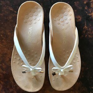 Vionic Flats Bellai White Bow Sandals Like New Size 8